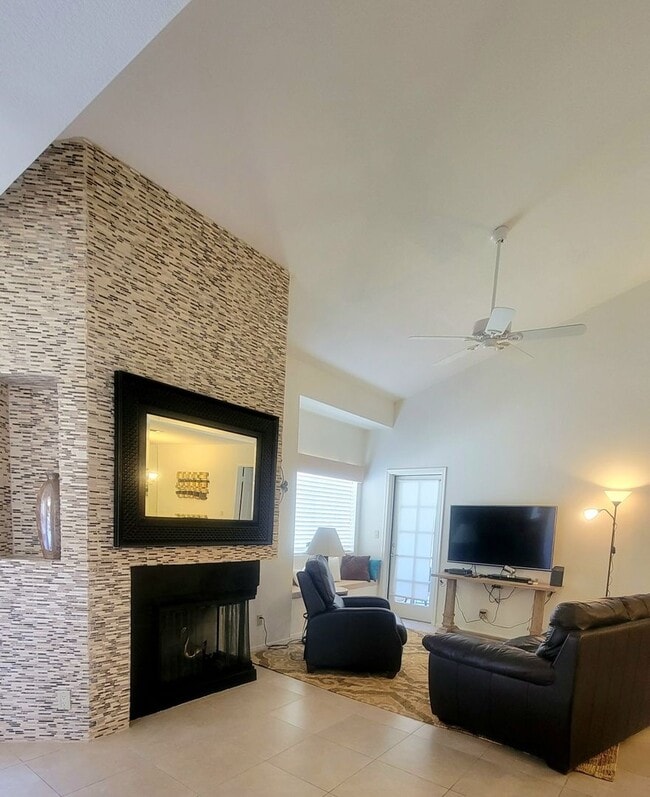 Building Photo - Two bedroom condo