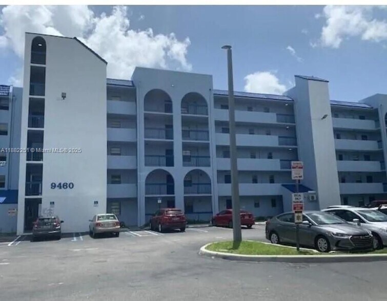 Building Photo - 9460 Fontainebleau Blvd