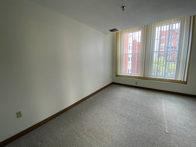 Building Photo - 30 Hanover St