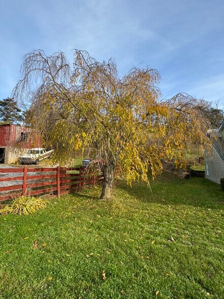 Building Photo - 5163 Whitethorne Rd