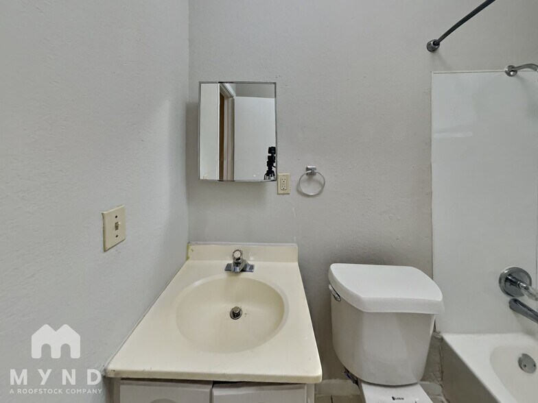 Building Photo - 111 Cindy Ln