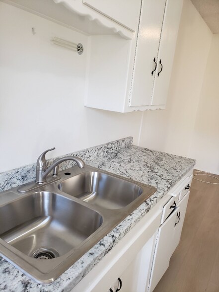 Building Photo - 1713 Scott Rd