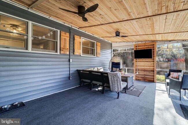 Building Photo - 40905 Spring House Ln