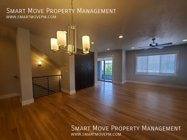 Building Photo - 3256 E Thoroughbred Ln