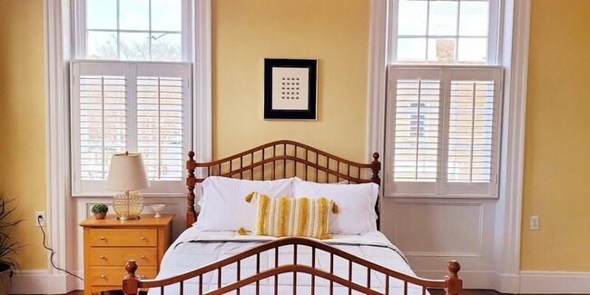 Primary Photo - 8 N. Congress