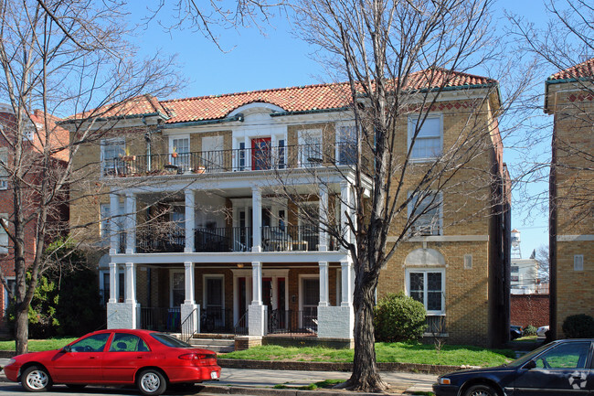 Primary Photo - 2720 W Grace St
