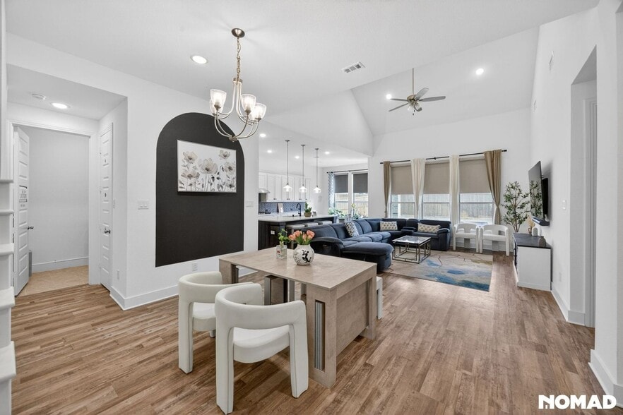 Building Photo - 1120 Saddle Ridge Dr