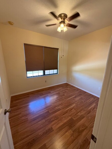 Building Photo - 1319 Clove Dr