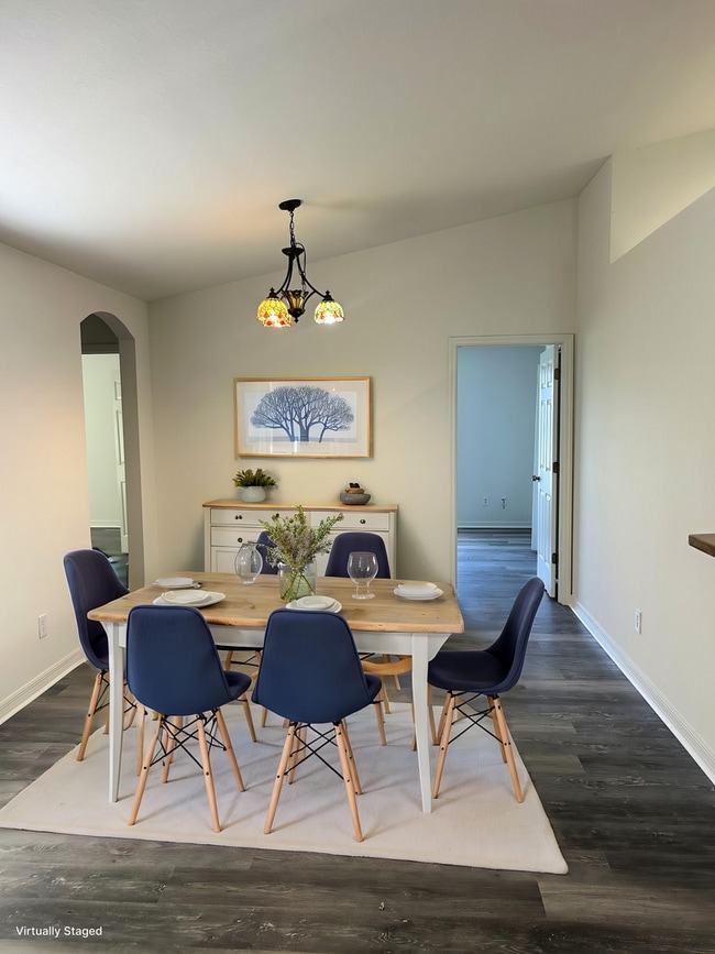 Building Photo - Freshly painted interior and BRAND NEW LVP...