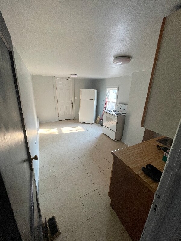 Building Photo - 616 Hobart St