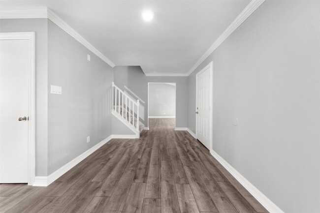 Building Photo - 2523 W Greens Rd