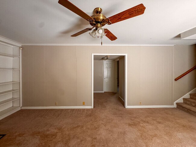 Building Photo - Beautiful Tri Level Home in Vanstory Hills