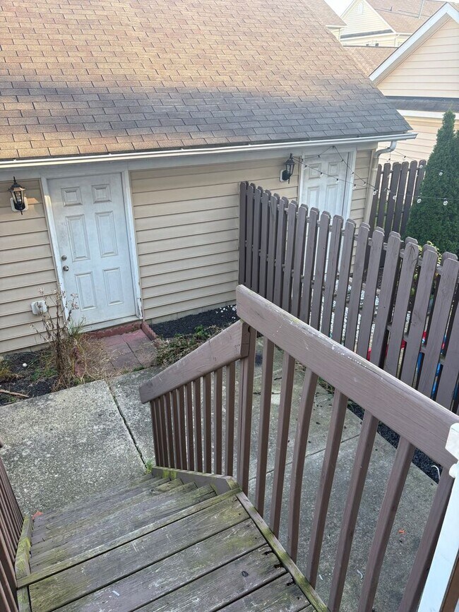 Building Photo - Charming & NEWLY Renovated 2-Bedroom Condo...