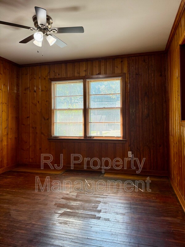 Building Photo - 1834 St Elmo Ave