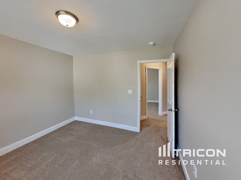 Building Photo - 100 E Goodwin Chase Ln