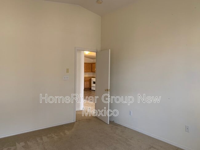 Building Photo - 915 Blackbird Dr SW