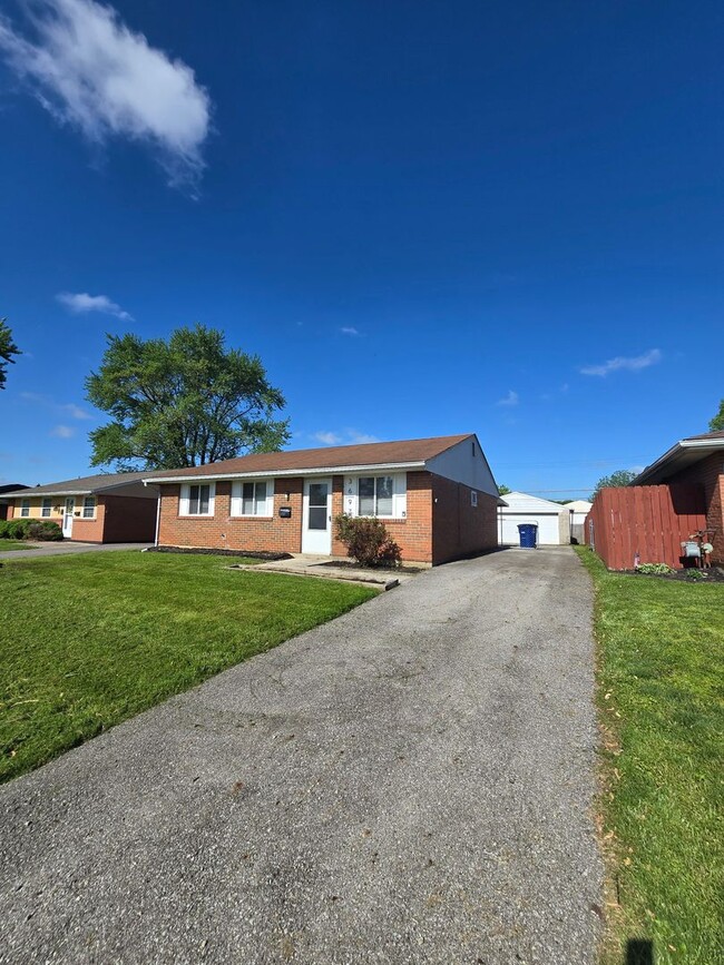 Building Photo - 3 BEDROOM SINGLE FAMILY