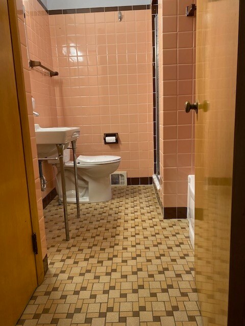 Building Photo - 11509 Lake Ave