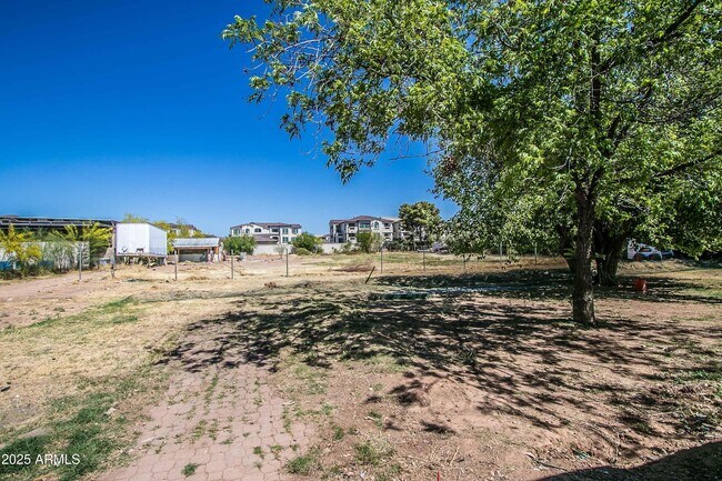 Building Photo - 1905 S Old Greenfield Rd