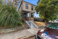 Building Photo - 711 1/2 Carolina St