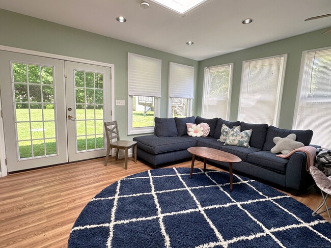 Building Photo - 39 Mohawk Dr