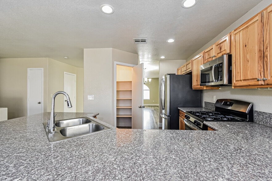 Building Photo - 1820 Loida Ct
