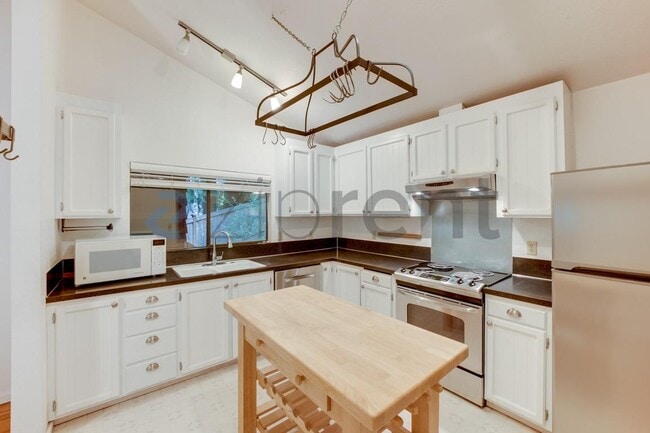 Building Photo - 1614 NE 199th Ct