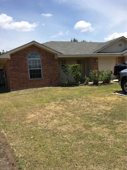 Building Photo - 1096 Squire Dr