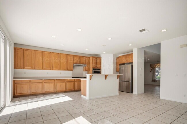 Building Photo - 4725 Sea Ridge Ct