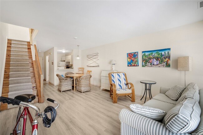 Building Photo - 220 Montauk Hwy