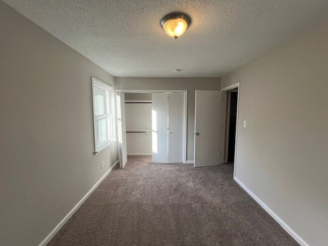 Building Photo - Beautiful Townhome with New LVP Floors and...