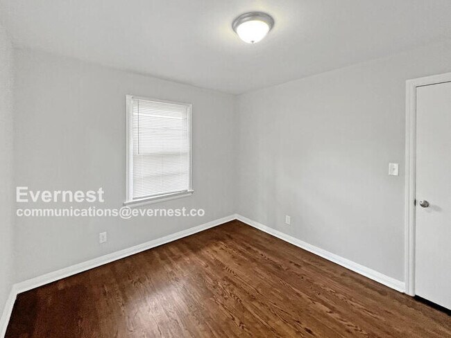 Building Photo - 236 13th Ave NW