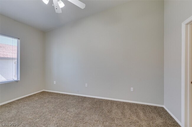 Building Photo - 2305 W Horizon Ridge Pkwy