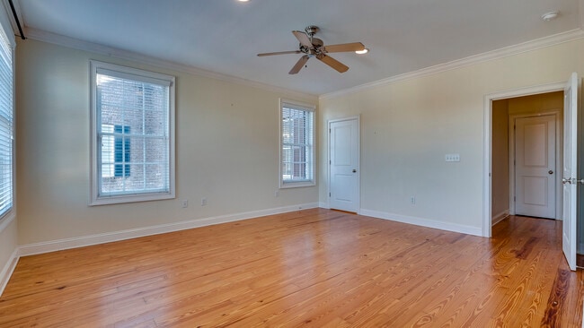 Building Photo - 407 E Hull St