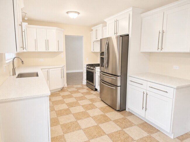 Building Photo - 320 Thistle Dr