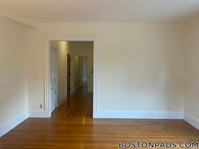 Building Photo - 504 Beacon St