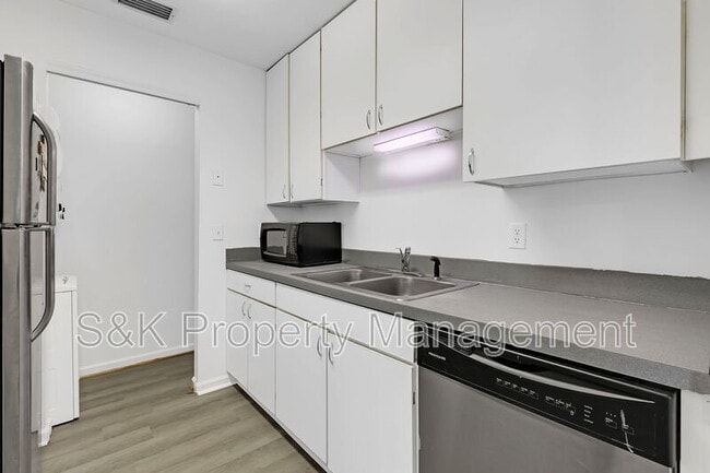Building Photo - 517 Mary Robert Ln