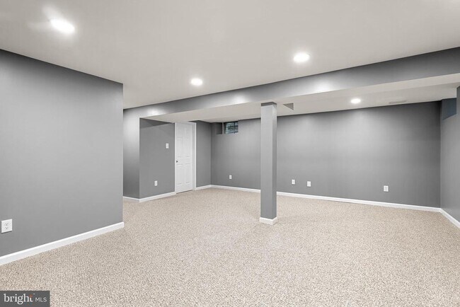 Building Photo - 201 Fairfax Ct