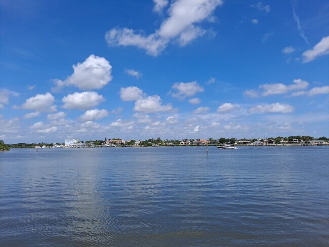 Building Photo - 3BR 2BA BOUCHELLE ISLAND GROUND FLOOR COND...