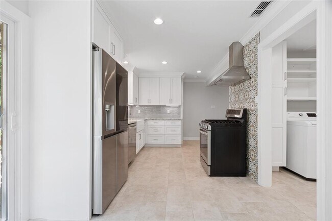 Building Photo - 5206 De Lange Ln