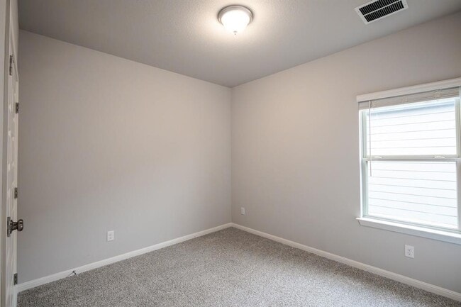 Building Photo - 208 Kellys Heroes Wy