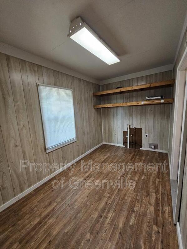 Building Photo - 411 Tanner Rd
