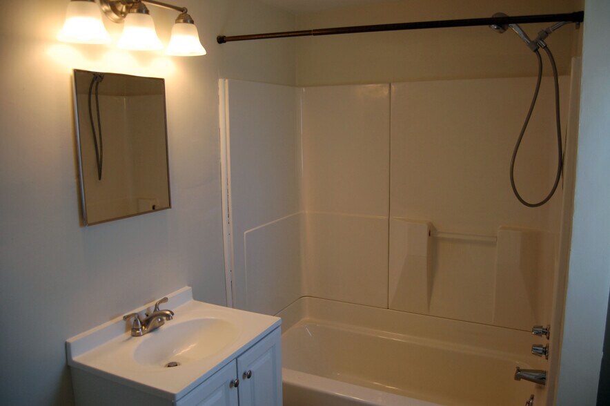 Building Photo - 302 E Howard St