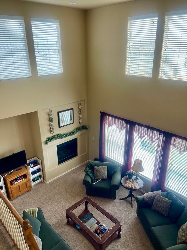 Building Photo - Gorgeous 5 Bedroom Cordera Home