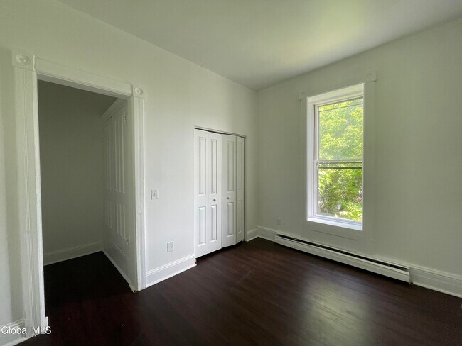Building Photo - 475 S Pearl St