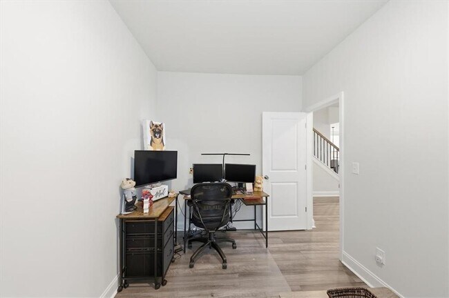 Building Photo - 3939 Alderstone Dr