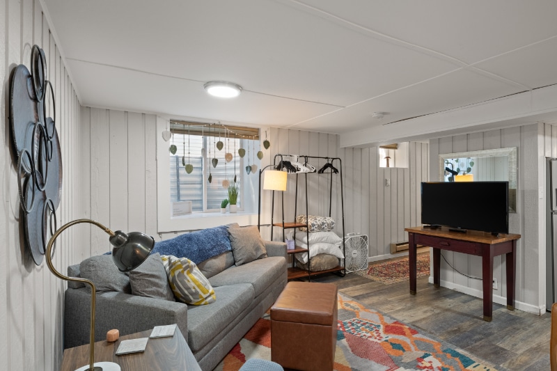 Building Photo - 540 E Pine St