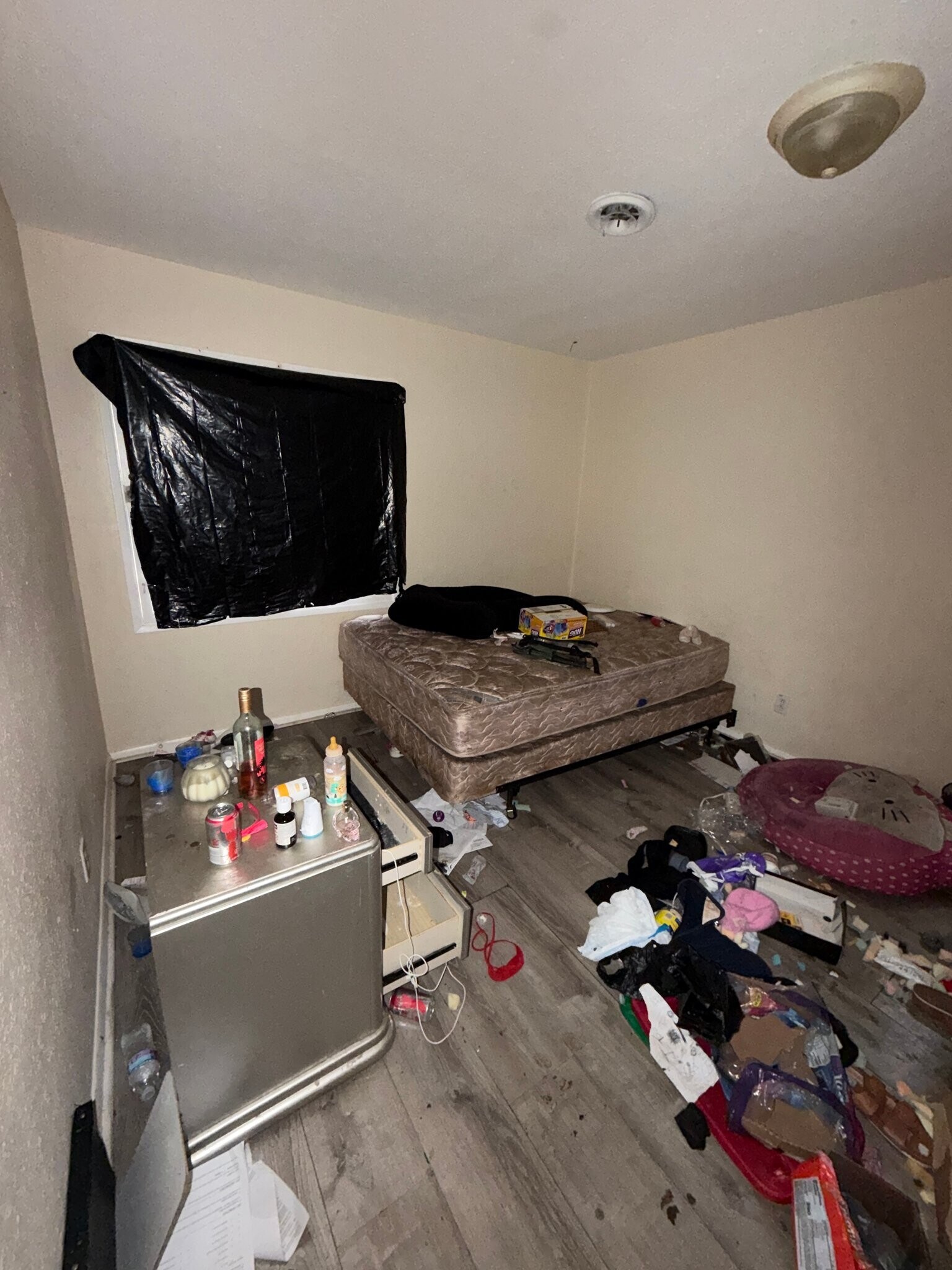 Building Photo - 2 E Adams Dr