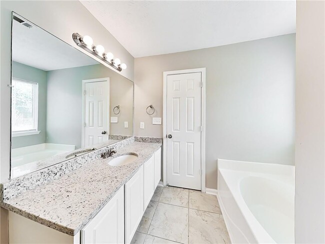 Building Photo - 136 Pecan Dr