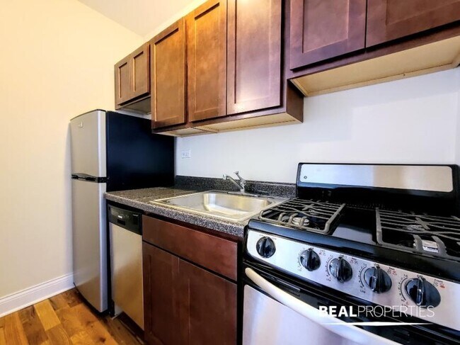 Building Photo - 0 bedroom in CHICAGO IL 60614